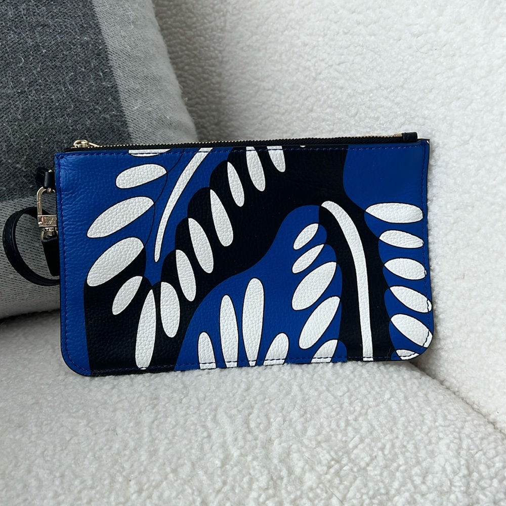 DVF 💙Wristlet